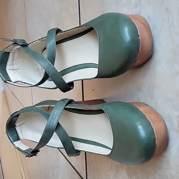 Green Dakota Criss Cross Platform Shoes - Picture 5 of 10